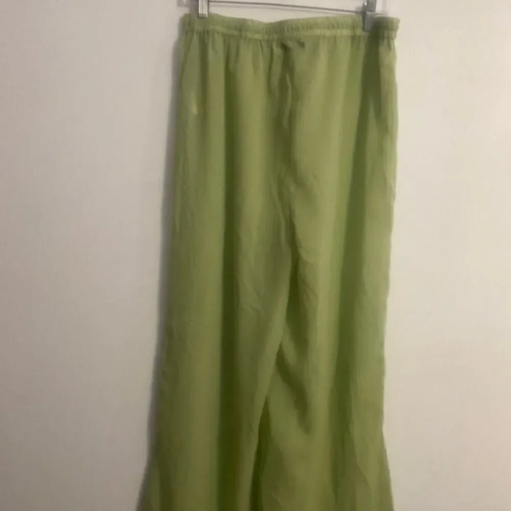 Boohoo Olive Plus Essential Sheer wide legs Beach trouser, size 16